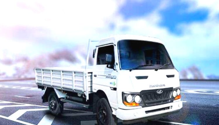 شاحنة ماهيندرا جايو 2022 بصورة جانبية